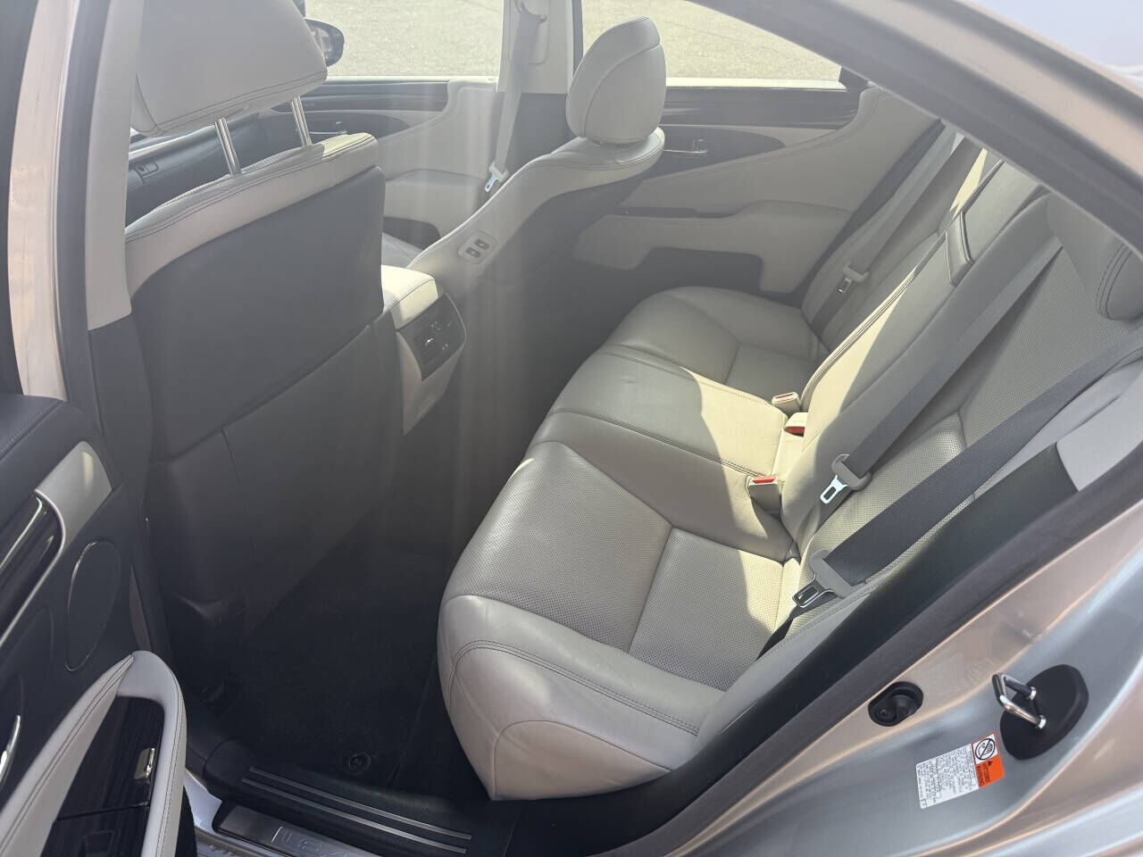 2016 LEXUS LS