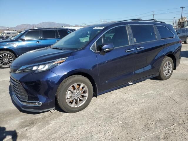 2022 TOYOTA Sienna