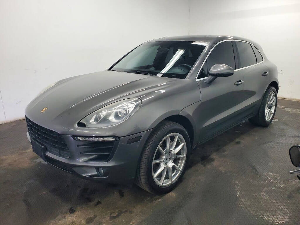 2016 PORSCHE Macan