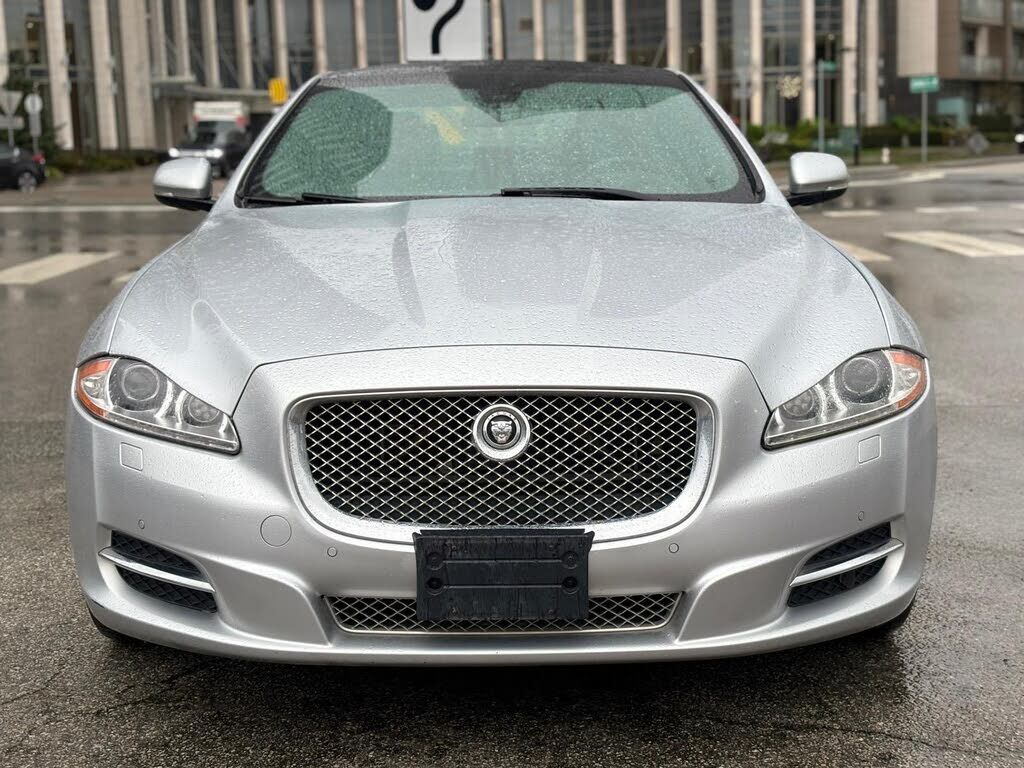 Jaguar XJ