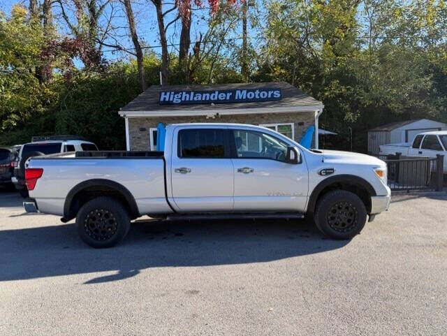 2017 NISSAN Titan