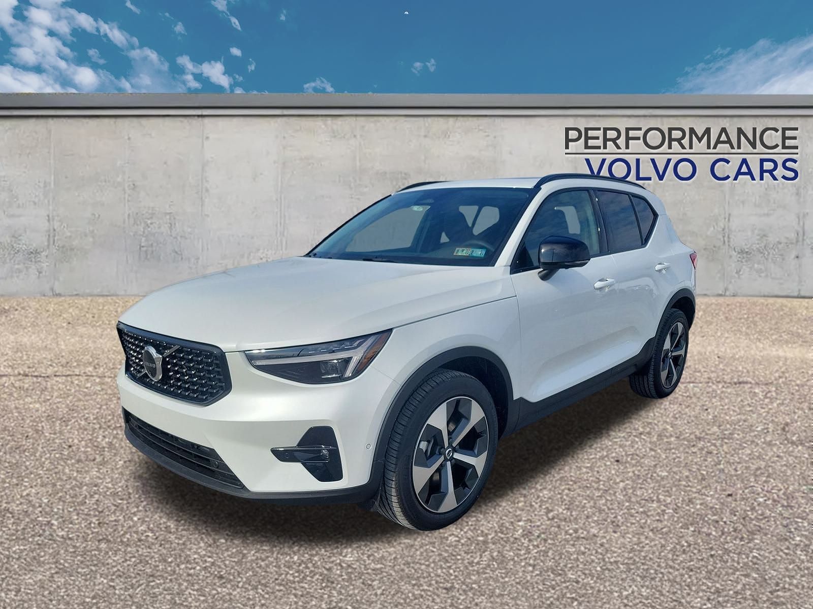 2026 VOLVO XC40