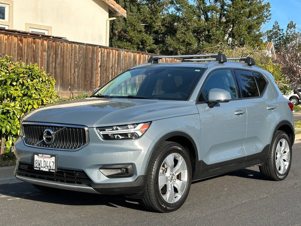 2021 VOLVO XC40