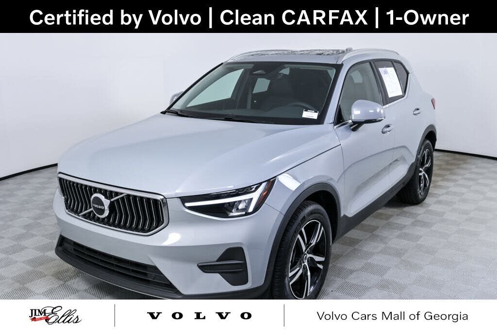 2025 VOLVO XC40