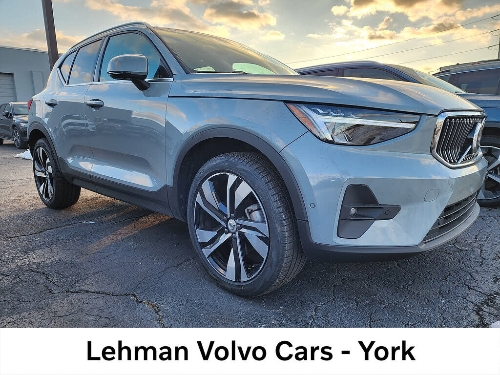 2024 VOLVO XC40