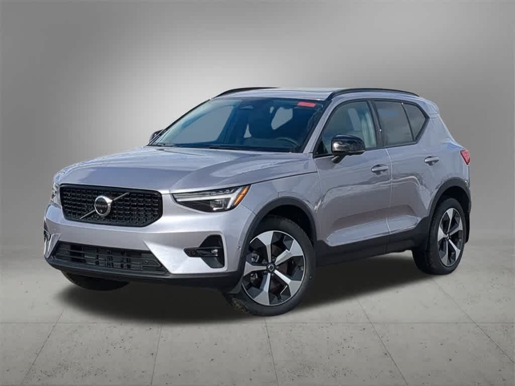 2026 VOLVO XC40