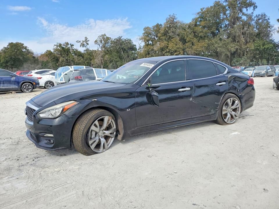 Infiniti Q70