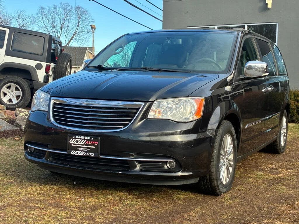 2015 CHRYSLER Town and Country