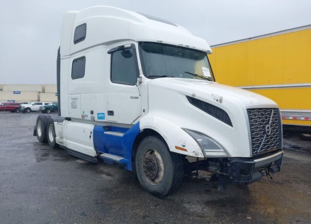 2022 VOLVO TRUCK VNL