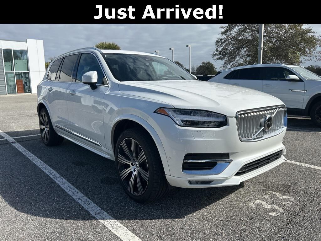 2023 VOLVO XC90