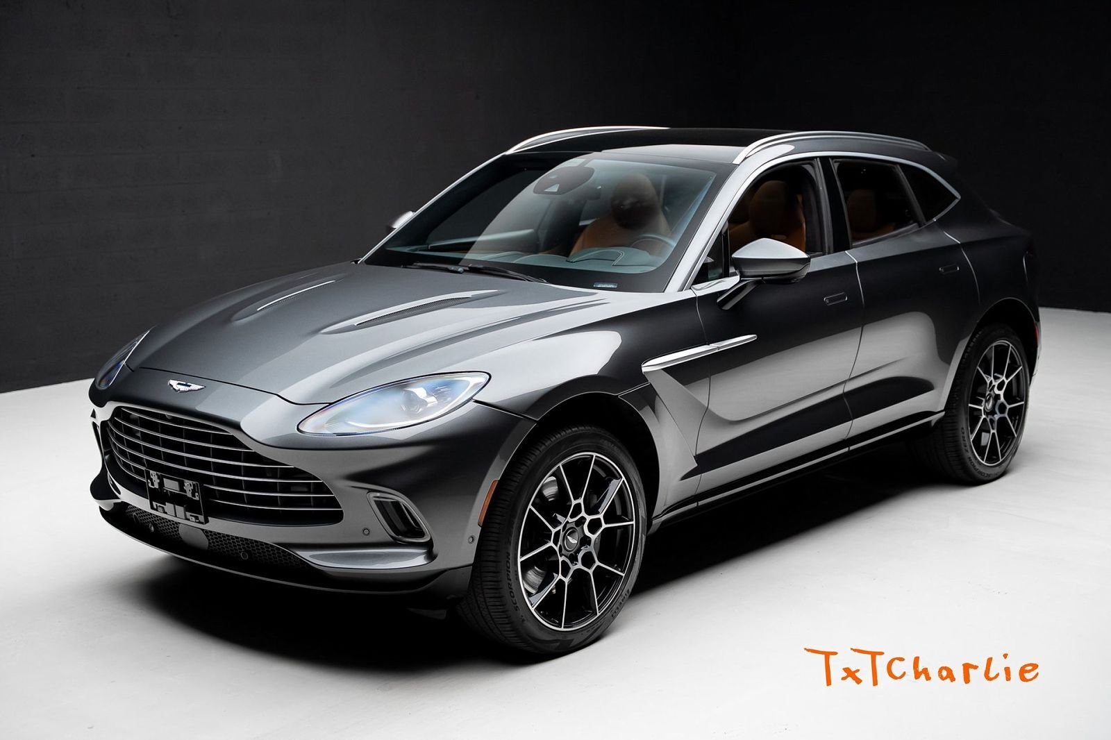 2021 ASTON MARTIN DBX