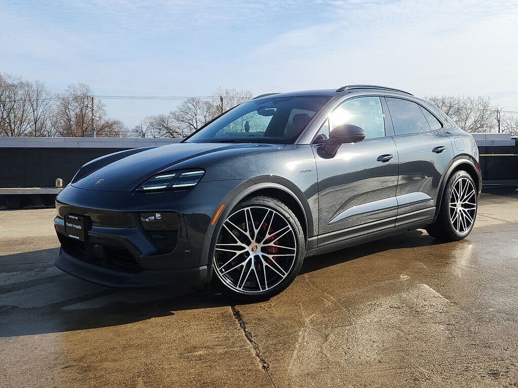 2025 PORSCHE Macan