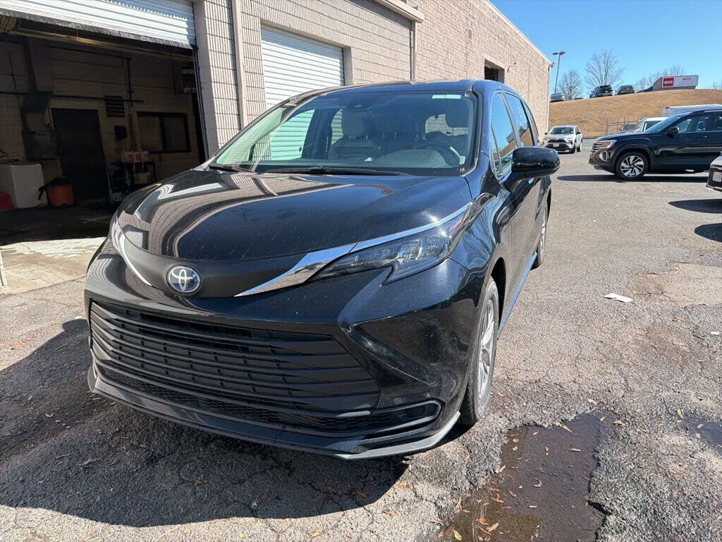 2025 TOYOTA Sienna