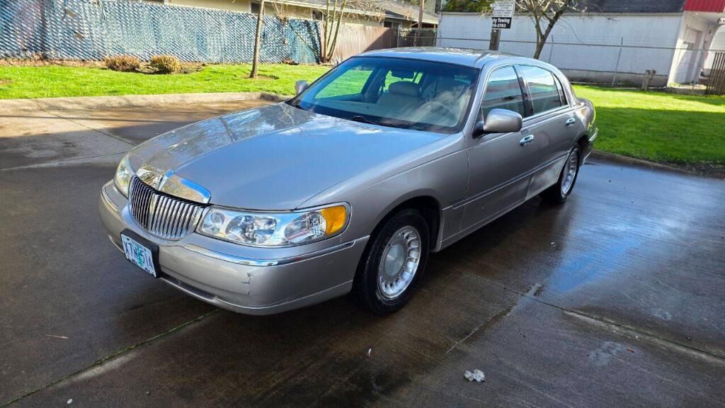 2000 LINCOLN Town Car