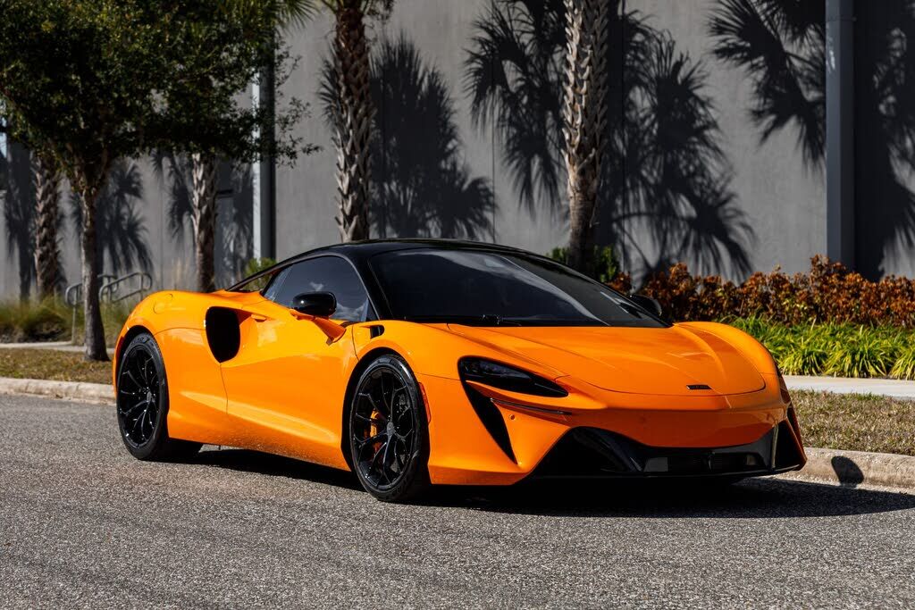 2025 MCLAREN ARTURA