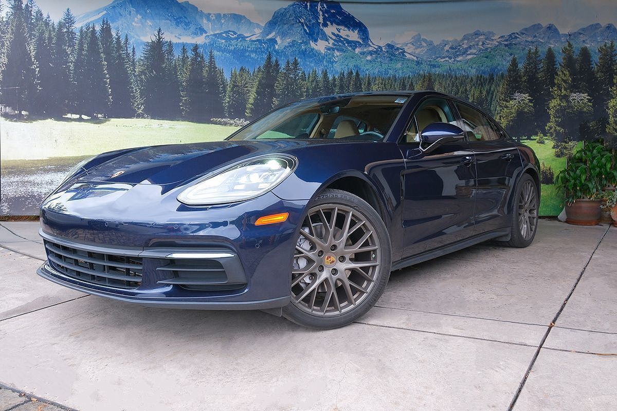 2018 PORSCHE Panamera