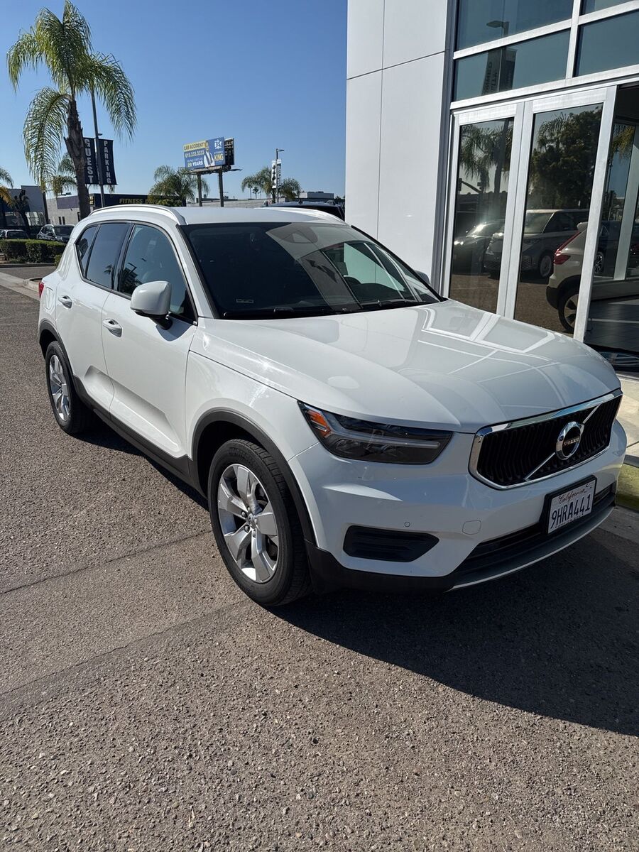 2020 VOLVO XC40