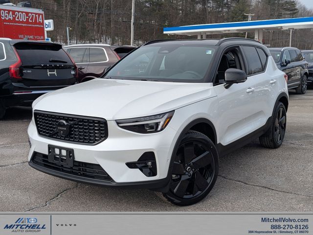 2026 VOLVO XC40