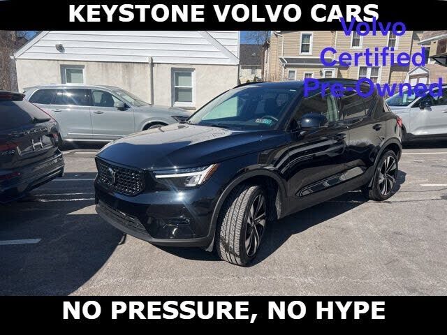 2023 VOLVO XC40