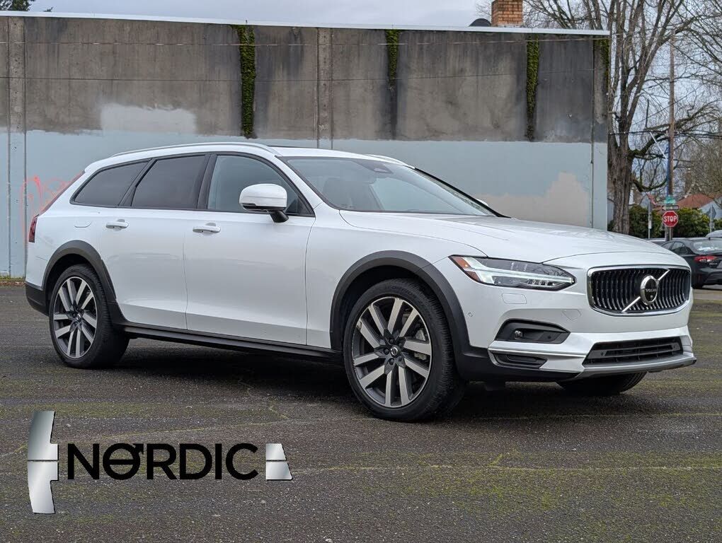 2022 VOLVO V90CC