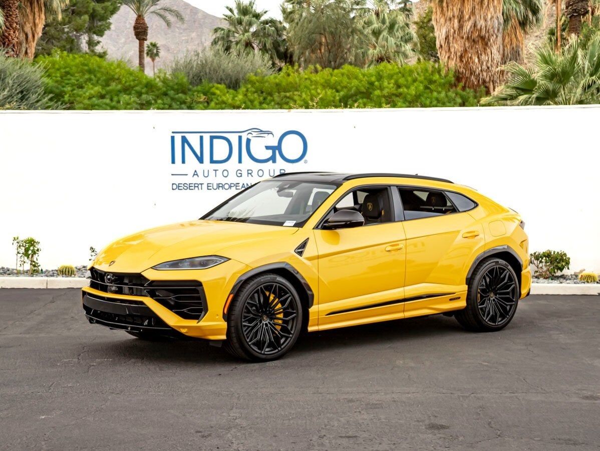 2026 LAMBORGHINI URUS
