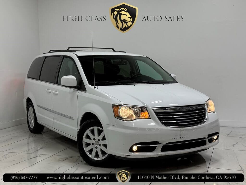 2016 CHRYSLER Town and Country