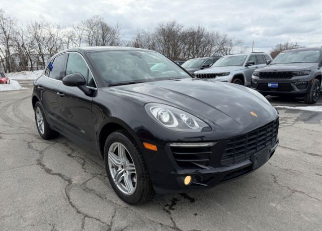 2017 PORSCHE Macan
