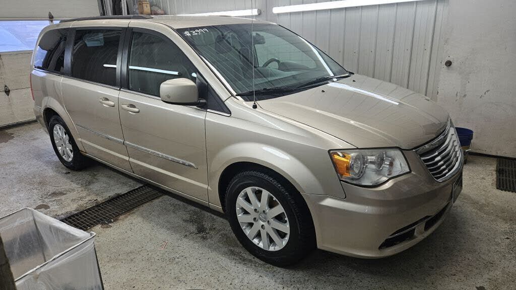 2014 CHRYSLER Town and Country