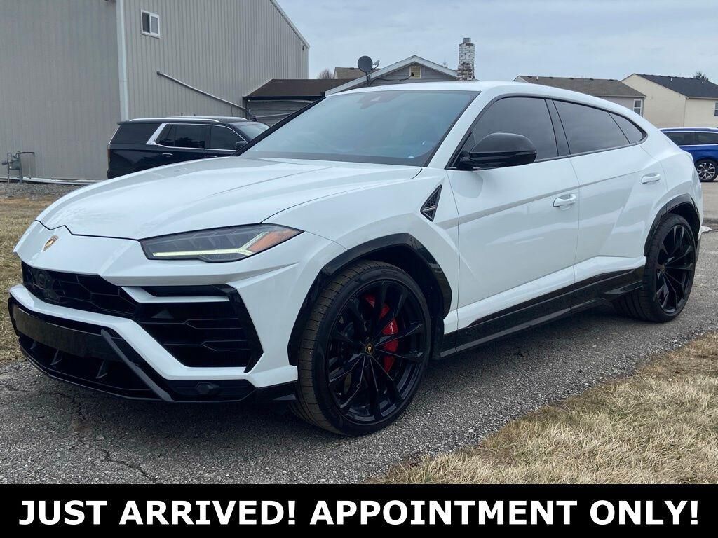 2022 LAMBORGHINI URUS