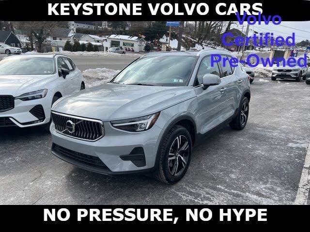 2025 VOLVO XC40