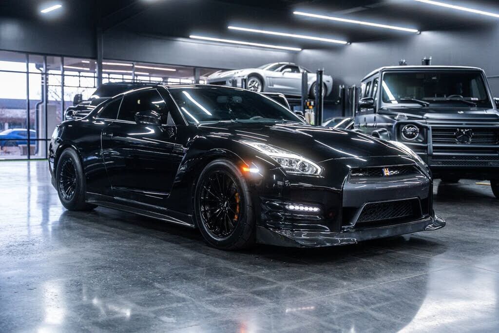 2014 NISSAN GT-R