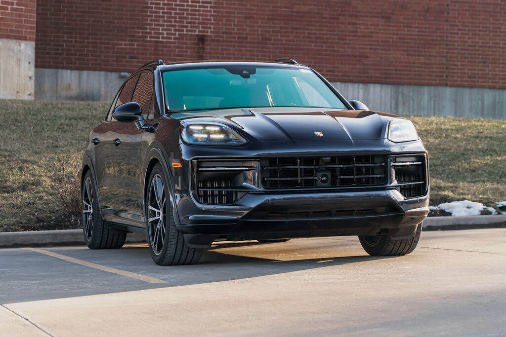 2025 PORSCHE Cayenne
