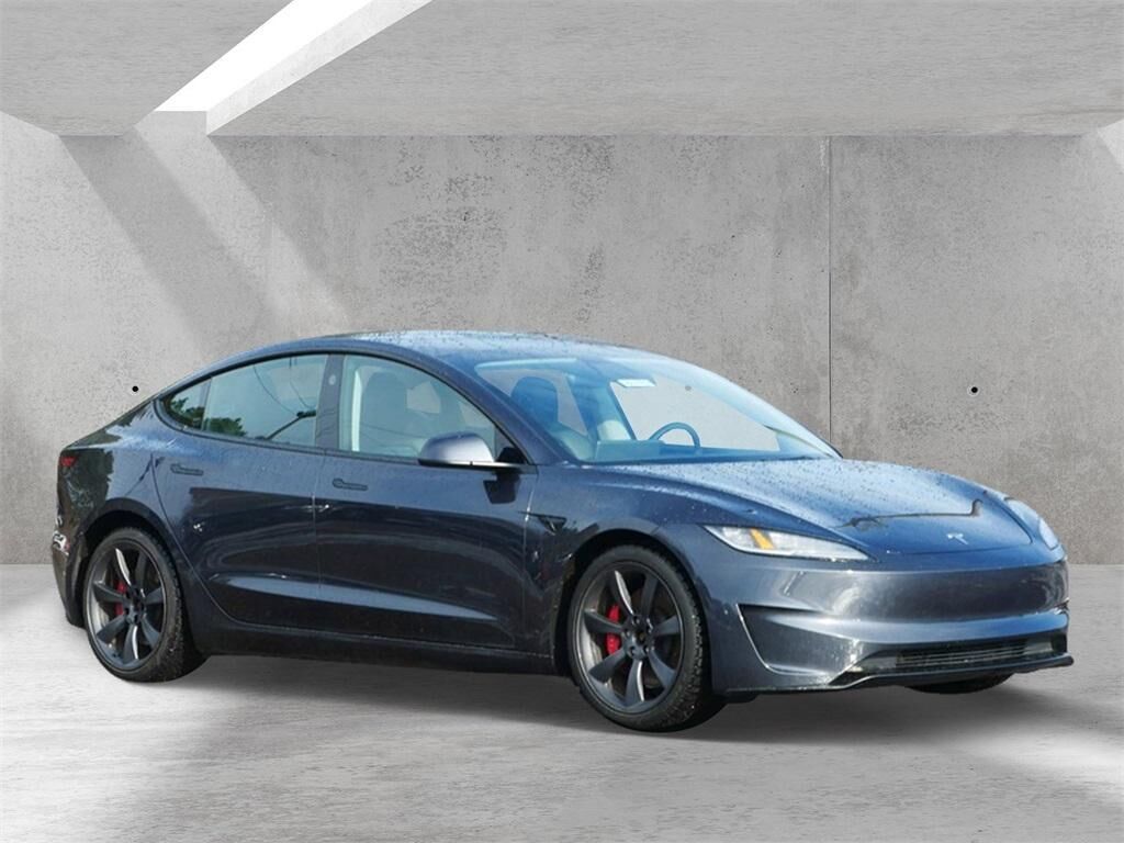 2024 TESLA Model 3