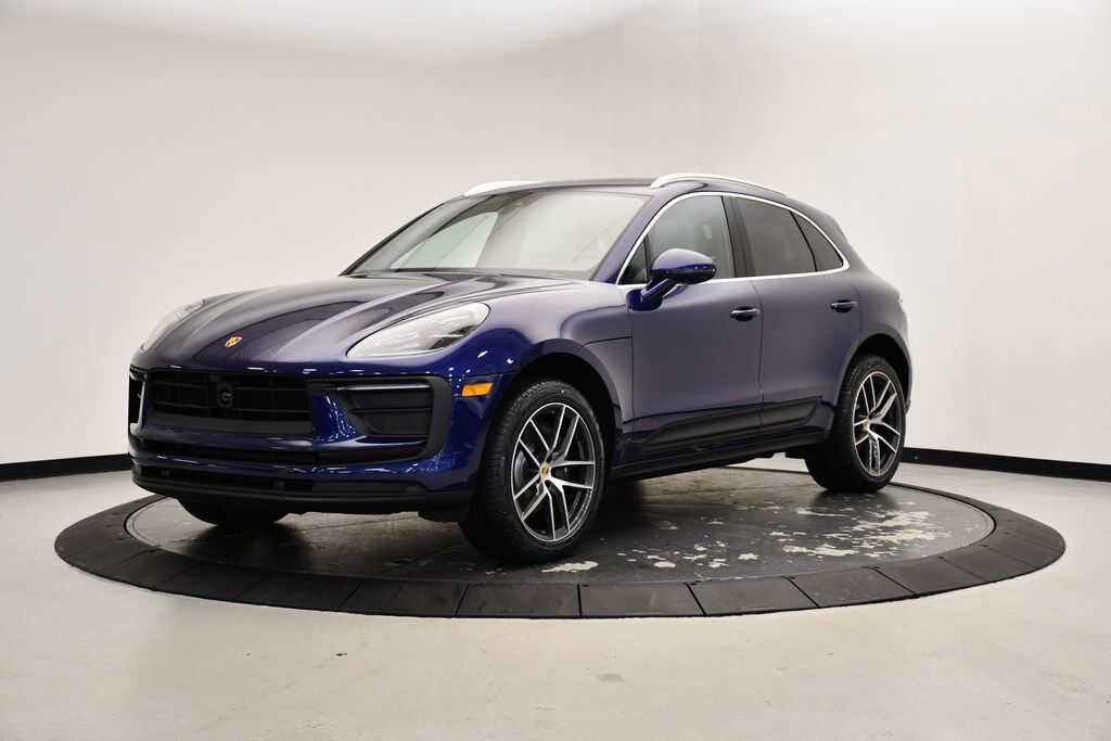 2025 PORSCHE Macan