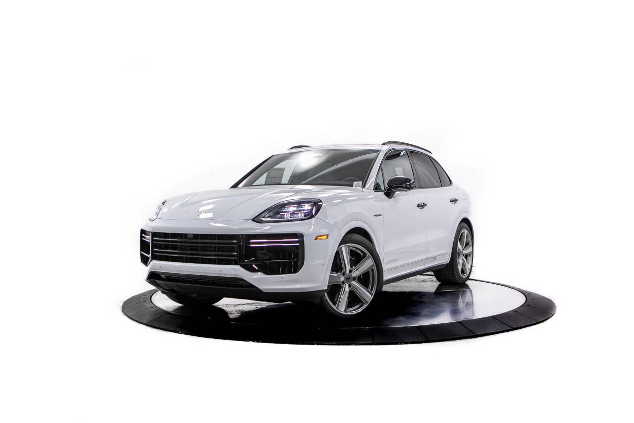 2026 PORSCHE Cayenne
