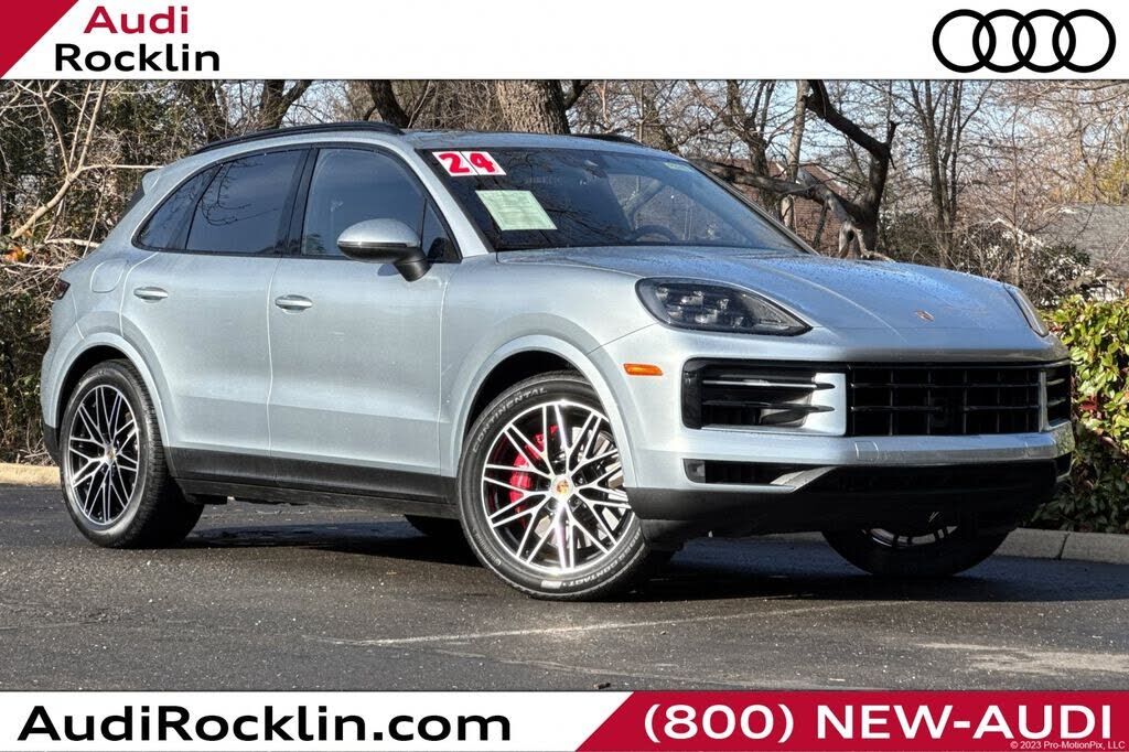 2024 PORSCHE Cayenne