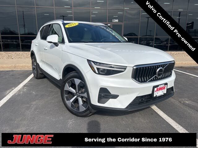 2023 VOLVO XC40