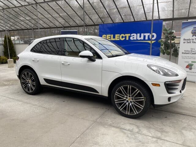 2017 PORSCHE Macan