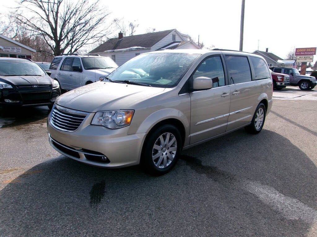 2016 CHRYSLER Town and Country