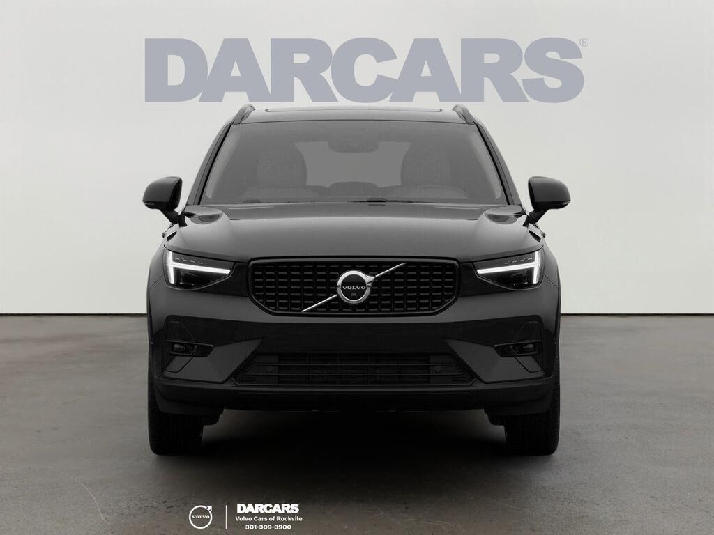2026 VOLVO XC40