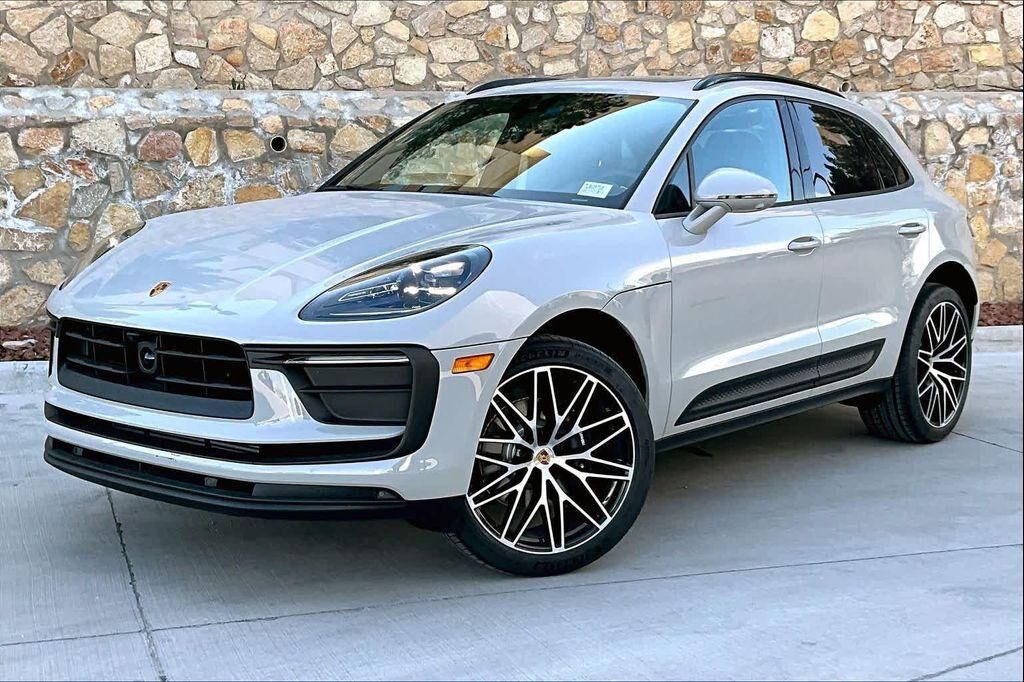 2026 PORSCHE Macan