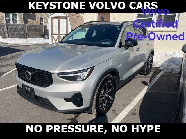 2023 VOLVO XC40