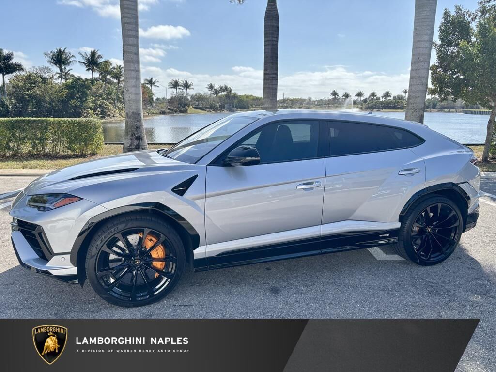 2023 LAMBORGHINI URUS