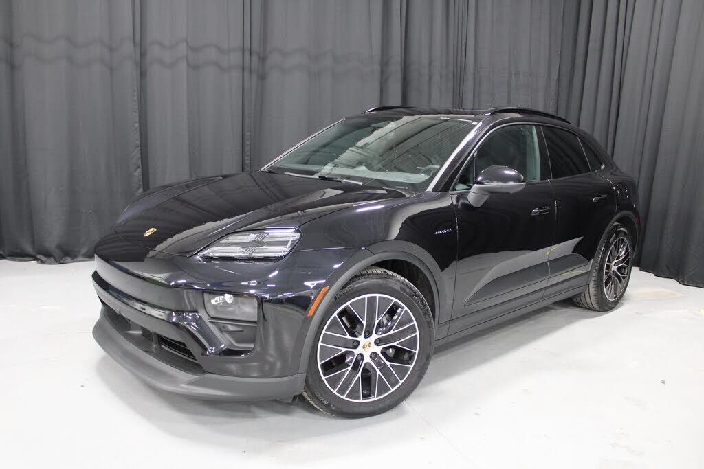 2025 PORSCHE Macan