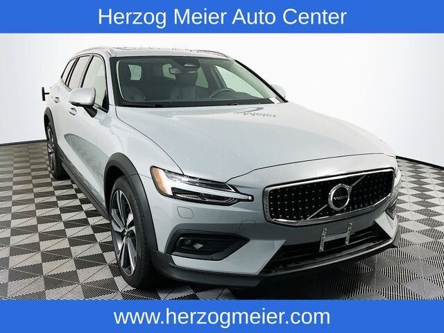 2025 VOLVO V60CC