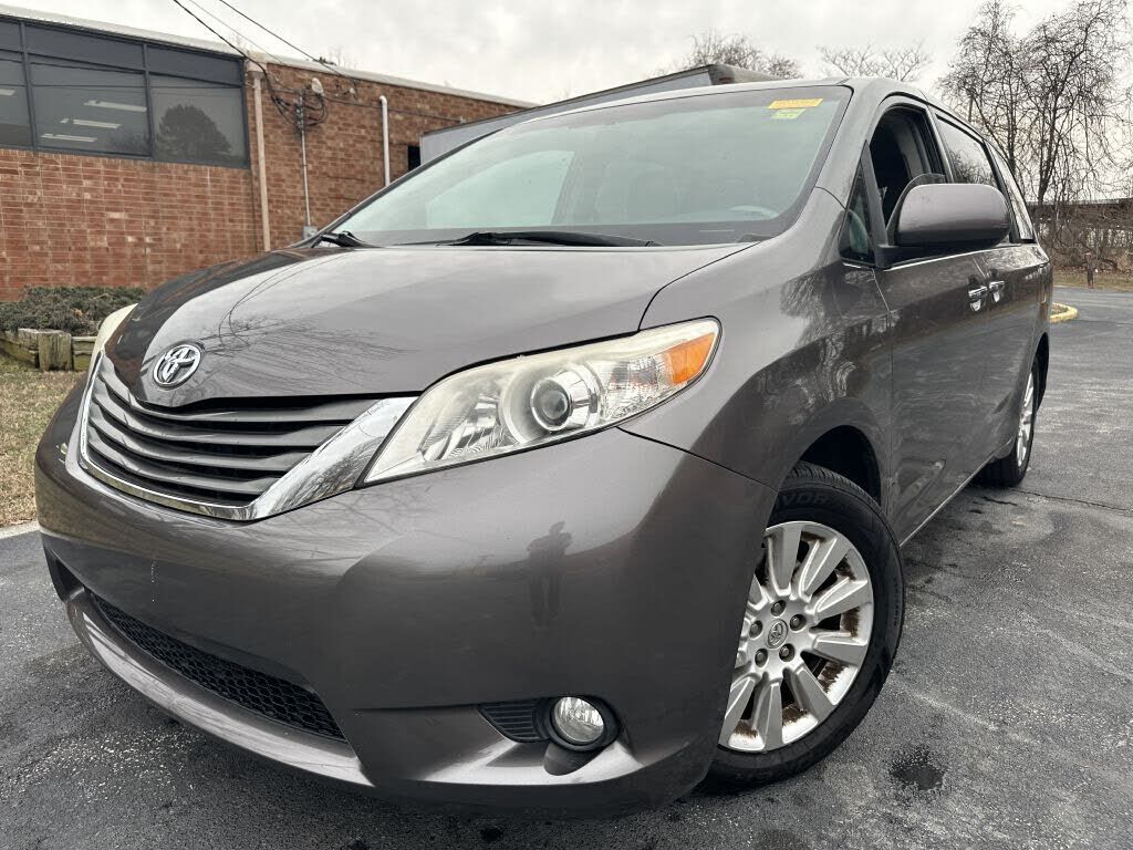 2014 TOYOTA Sienna