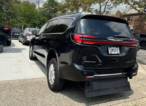 2022 CHRYSLER Pacifica