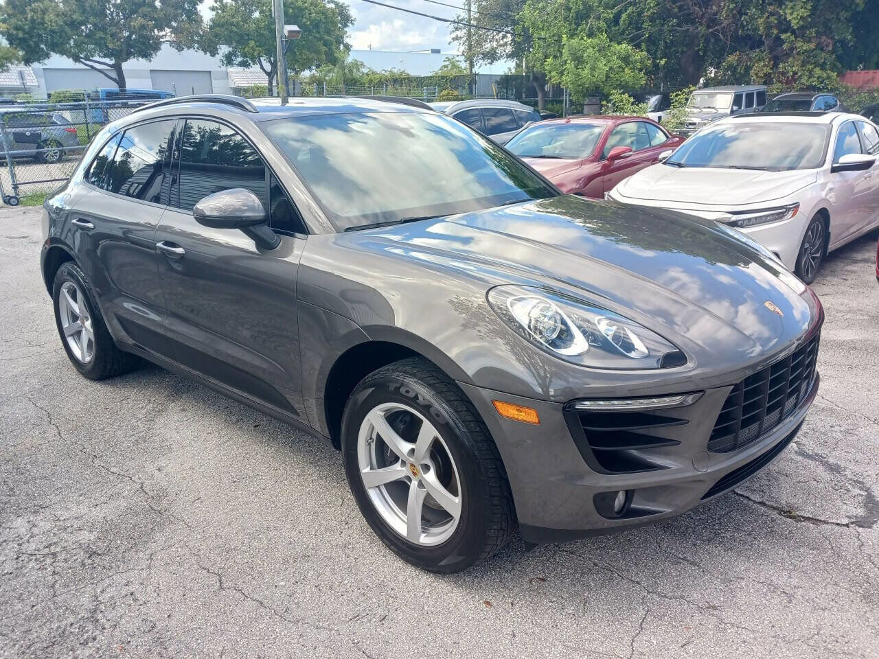 2017 PORSCHE Macan