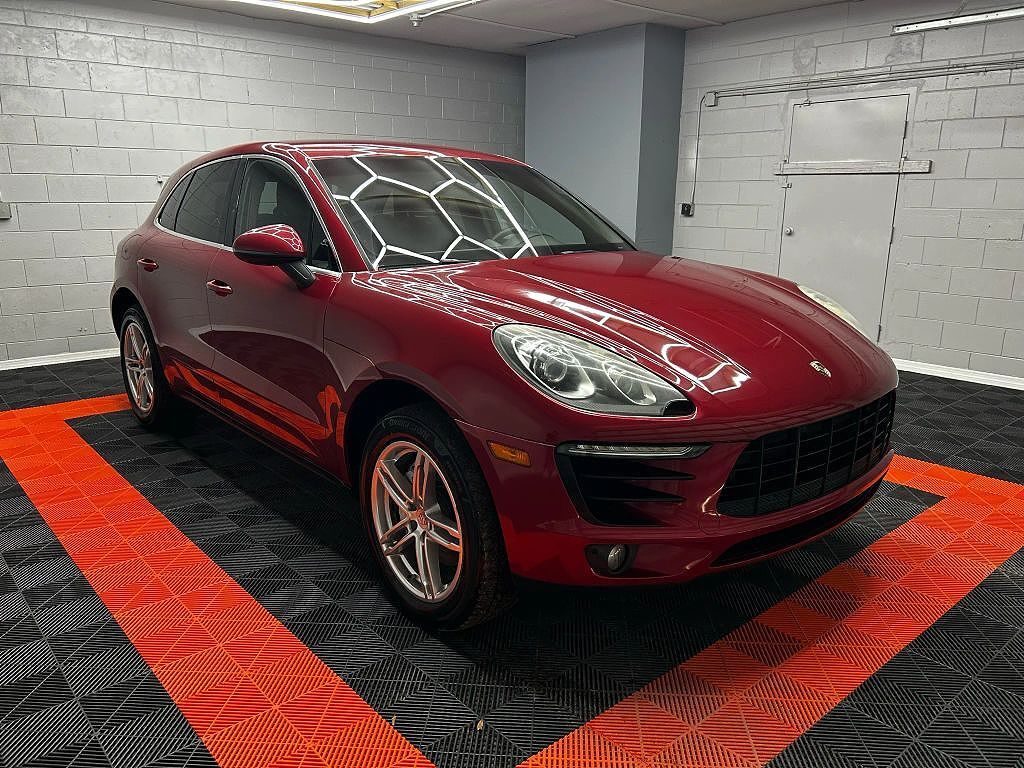 2016 PORSCHE Macan