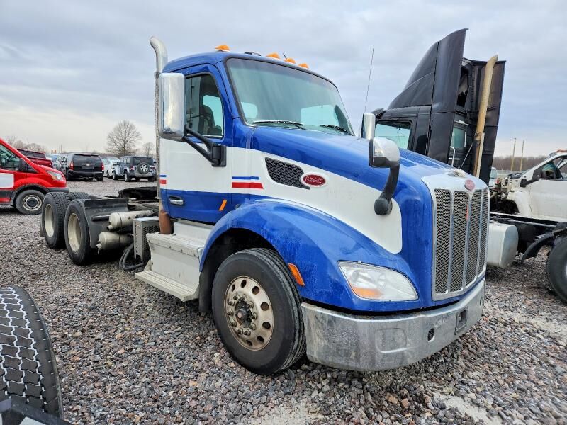 2017 PETERBILT 579